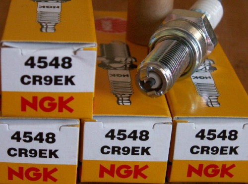 ΜΠΟΥΖΙ NGK CR9EK