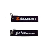 Μπρελόκ Υφασμάτινο Με Κέντημα Λογότυπου SUZUKI/VSTROM